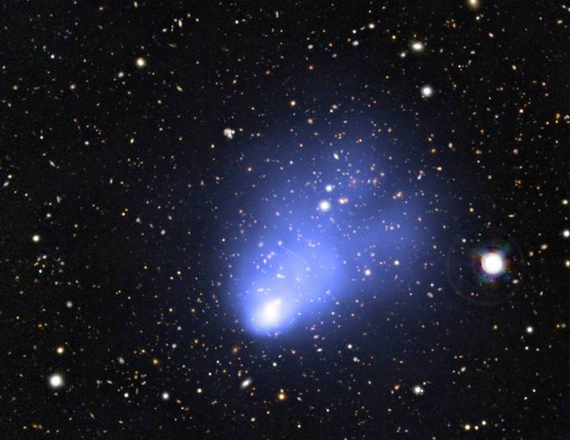 Fotograf�a difundida por el Observatorio chileno de El Gordo, el mayor c�mulo de galaxias j�venes.