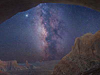 La vía Láctea y Jupiter desde una cueva en Utah. Foto: Wally Pacholka 