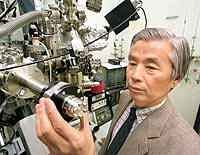 Sumio Iijima descubrió los nanotubos de carbono, que ahora también se utilizan en investigación textil, en 1991.