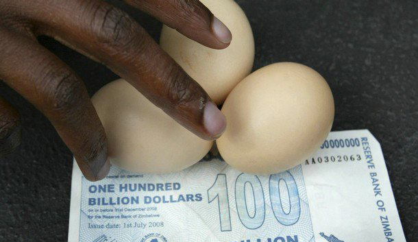 Para comprar huevos se necesita 100 mil millones de dólaes de Zimbabue