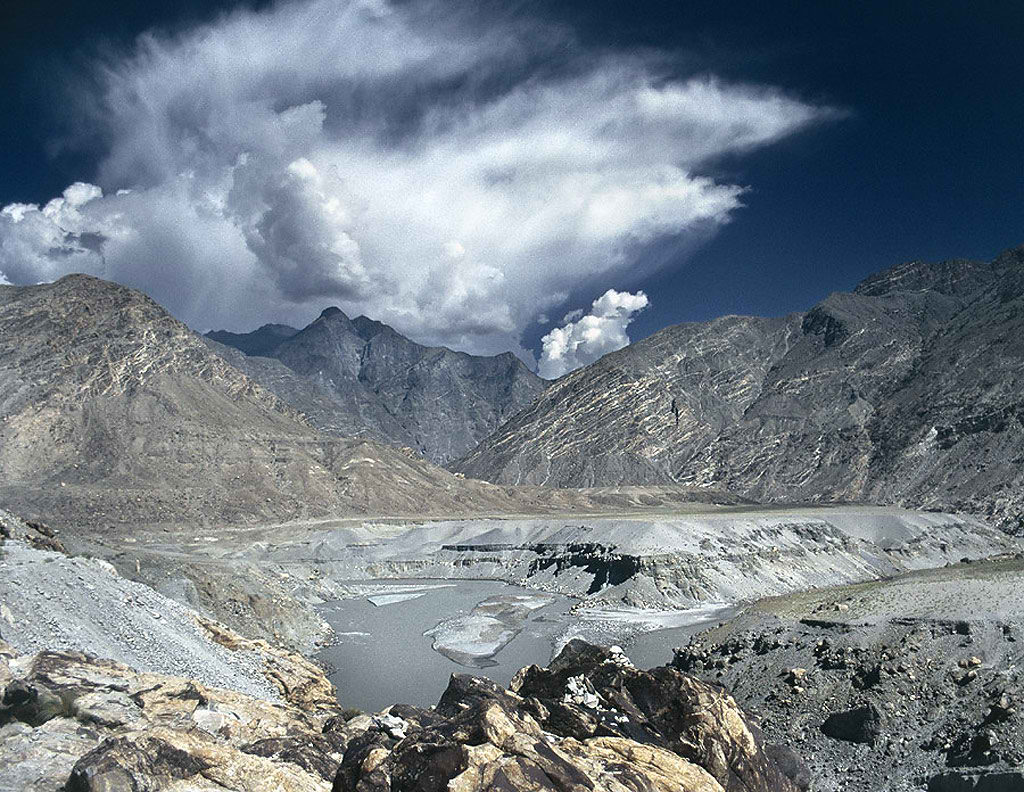Glaciares del Karakórum, Hindukush, estos glaciares en su mayoría permanecen estables o están avanzando contrario a las predicciones catastrofistas del Panel Internacional del Cambio Climático de la ONU.