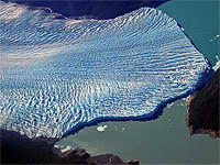 Vista satelital del glaciar Perito Moreno y su encuentro con la costa