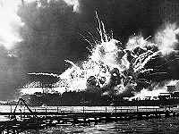 USS Shaw bajo ataque en Pearl Harbor