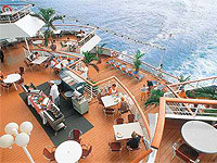 Restaurante al aire libre a bordo de un crucero