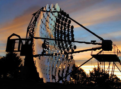 Telescopio Whipple de 10 metros en Mount Hopkins (Arizona), con el que se consiguieron las primeras detecciones significativas de rayos gamma con energía cercana a un TeV procedentes de astros. Foto: Horan / Veritas
