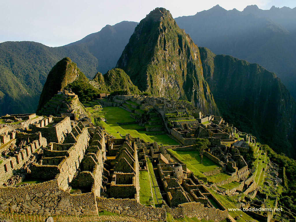 Machu Picchu, considerada una obra maestra de la arquitectura y la ingeniería por sus peculiares características arquitectónicas y paisajísticas.