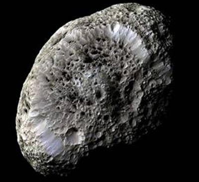 La luna Hiperi�n estar�a compuesta por agua y roca y su origen estar�a en un objeto mayor destru�do por un fuerte impacto.
