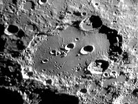 Crater lunar Clavius, evidencias de los impactos de cometas y asteroides en nuestro satélite