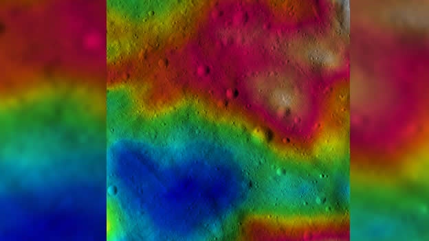 La zonas azules representan las áreas más bajas del suelo de Vesta, y las rojas las más altas. Foto lograda por la sonda Dawn