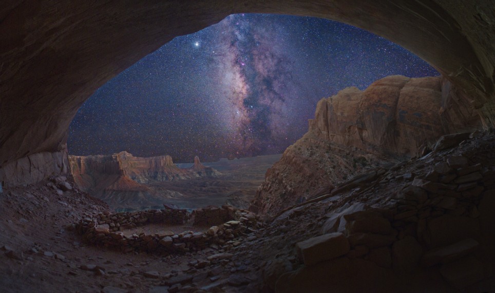 La vía Láctea y Jupiter vistos desde el desierto de Utah. Foto: Wally Pacholka,  www.brightnightgallery.com/