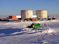 Estación Concordia situada en Domo C, la tercera cima de la meseta antárticacon una elevación de 3.200 metros