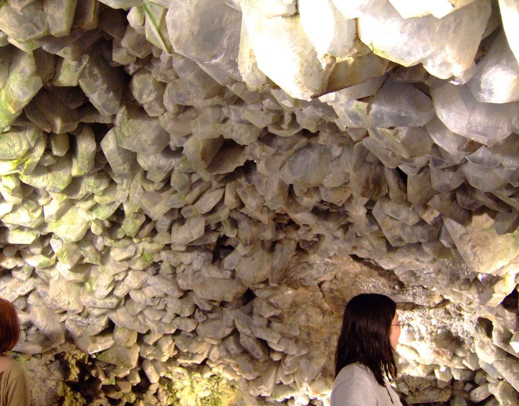 Crystal Cave en Ohio, Estados Unidos, la geoda más grande conocida, compuesta de sulfato de estroncio