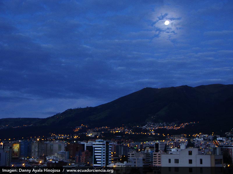 Quito al amanecer